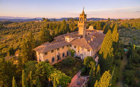 Montegufoni: Nature, Sky, Landmark, Aerial Photography, Tree, Morning, Leaf, Evening, Sunlight, Landscape
