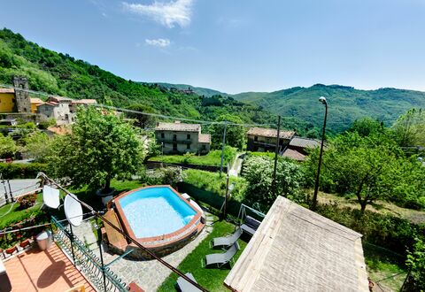 Casa Di Renzo: Property, Hill Station, Real Estate, House, Building, Rural Area, Sky, Swimming Pool, Tourism, Residential Area