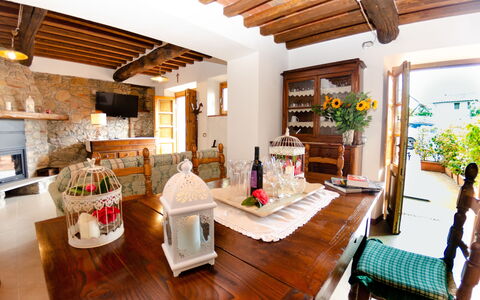 Alla Piazzetta Proprietà: Property, Room, Building, Interior Design, House, Furniture, Ceiling, Real Estate, Living Room, Home