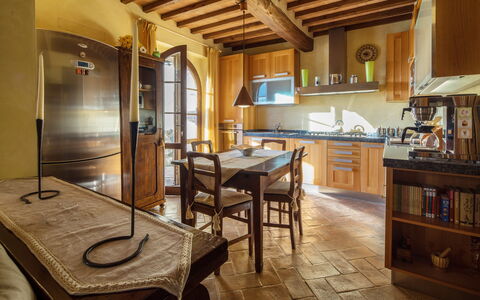 Appartamento Il Nido Di Giulia: Room, Building, Property, Interior Design, Furniture, Real Estate, House, Floor, Ceiling, Table