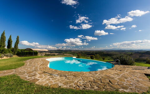 Appartamento Il Nido Di Giulia: Nature, Natural Landscape, Water, Swimming Pool, Sky, Property, Blue, Water Resources, Daytime, Azure