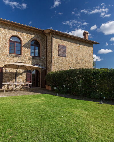 Appartamento Il Nido Di Giulia: Property, House, Building, Home, Real Estate, Estate, Farmhouse, Cottage, Architecture, Grass