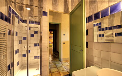 Villa Sonia: Floor, Flooring, Bathroom, Real Estate, Plumbing Fixture, Glass, Ceiling