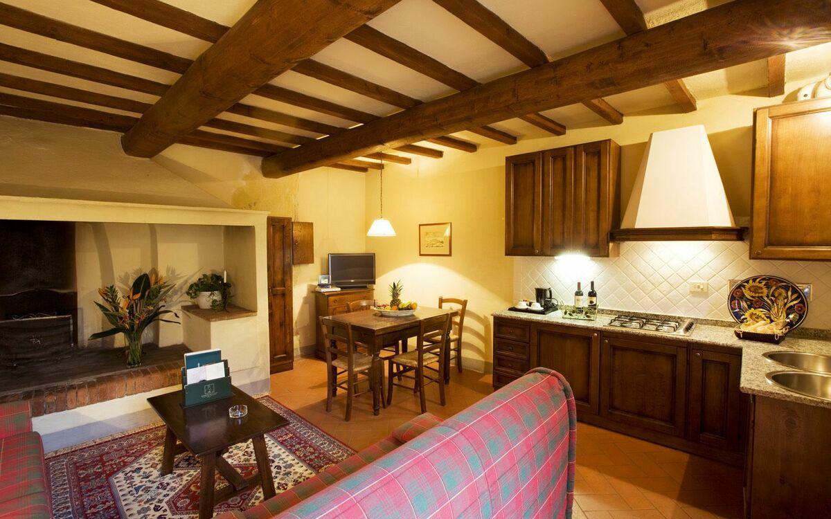 Accommodation:&nbsp;Suite 2