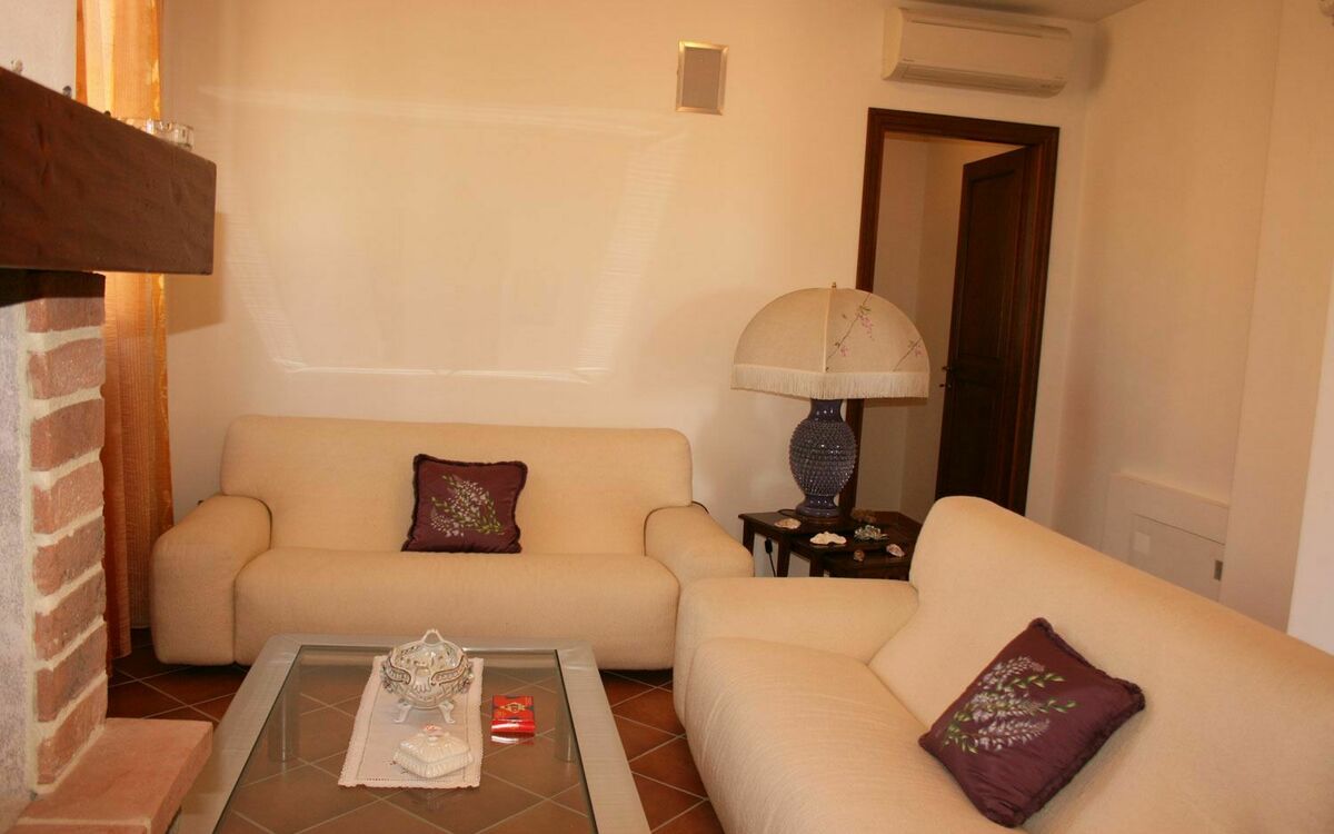 Accommodation:&nbsp;Emerald