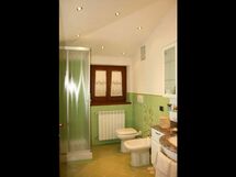 Accommodation:&nbsp;Emerald