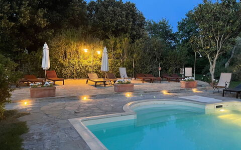 Agriturismo le Calle: Water, Plant, Property, Swimming Pool, Tree, Sky, Outdoor Furniture, Chair, Leisure, Real Estate
