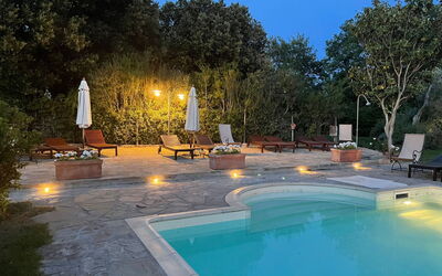 Agriturismo le Calle: Water, Plant, Property, Swimming Pool, Tree, Sky, Outdoor Furniture, Chair, Leisure, Real Estate