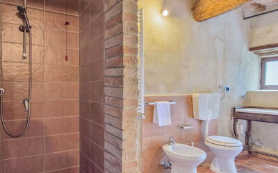 Accommodation:&nbsp;Ginestra