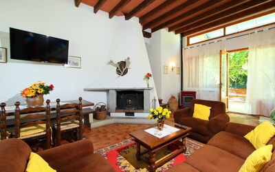 Accommodation:&nbsp;Poggio Di Castro 810.2
