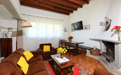 Accommodation:&nbsp;Poggio Di Castro 810.2