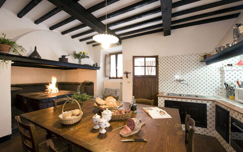 Villa Dorella Di Montaperti: Room, Interior Design, Property, Building, Ceiling, House, Countertop, Furniture, Loft, Kitchen