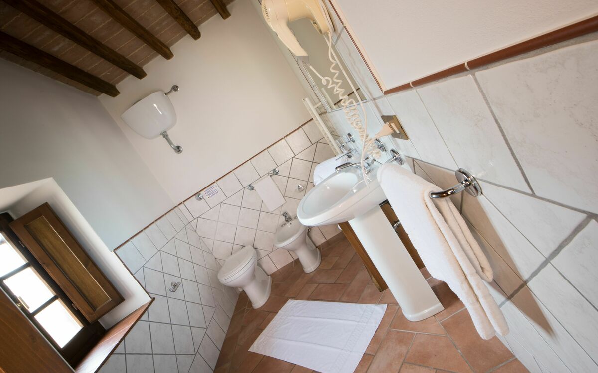 Accommodation:&nbsp;Suite 209