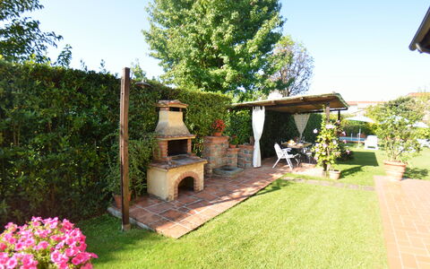 La Capannella: Property, House, Yard, Backyard, Cottage, Garden, Real Estate, Building, Grass, Tree