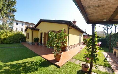 La Capannella: Property, House, Home, Building, Real Estate, Residential Area, Yard, Cottage, Estate, Land Lot