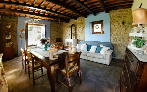 Podere L'istrice: Room, Property, Building, Interior Design, Furniture, Dining Room, Table, Living Room, House, Ceiling