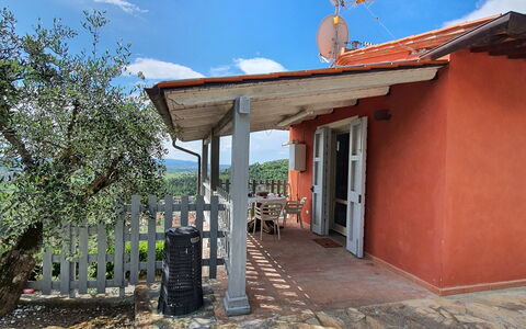 Podere San Martino: Sky, Property, Plant, Building, Cloud, Door, Shade, Wood, Architecture, Neighbourhood
