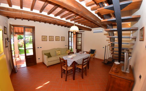 Al Vecchio Pozzo: Property, Room, Building, Ceiling, House, Real Estate, Interior Design, Beam, Furniture, Dining Room