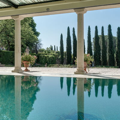 Terrazza e Libreria: Water, Plant, Sky, Building, Swimming Pool, Tree, Leisure, Real Estate, Composite Material, Landscape