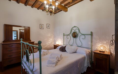 Villa i Cocciai: Bedroom, Bed, Room, Property, Furniture, Bed Sheet, Interior Design, Bed Frame, Building, Ceiling