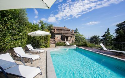 Villa i Cocciai: Swimming Pool, Property, Real Estate, Building, House, Vacation, Estate, Villa, Resort, Leisure
