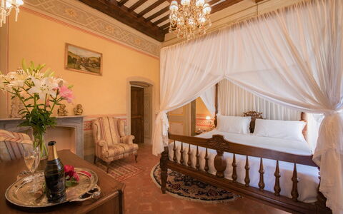 Villa Ivana - Cortona: Room, Property, Furniture, Bedroom, Interior Design, Suite, Building, Bed, Ceiling, Curtain