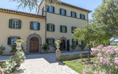 Villa Ivana - Cortona: Property, Building, House, Real Estate, Home, Estate, Villa, Mansion, Neighbourhood, Tree