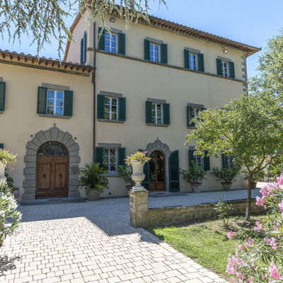 Villa Ivana - Cortona: Property, Building, House, Real Estate, Home, Estate, Villa, Mansion, Neighbourhood, Tree