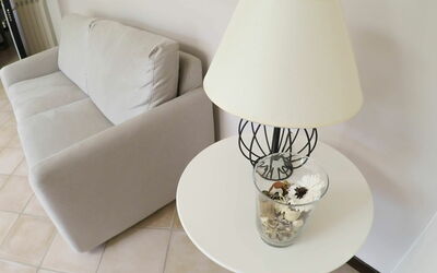 Smemorina: White, Lampshade, Table, Furniture, Room, Lighting, Interior Design, Lighting Accessory, Lamp, Living Room