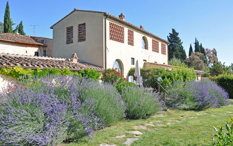 I Glicini: Property, House, Flower, Real Estate, Lavender, Lavender, Garden, Plant, Building, Botany