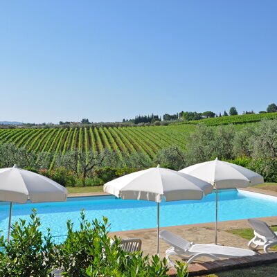 I Glicini: Swimming Pool, Property, Resort, Real Estate, Vacation, Leisure, House, Building, Villa, Grass