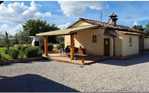 Villetta Di Cortona: Cloud, Sky, Plant, Building, Property, Window, Door, Tree, House, Road Surface