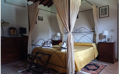 Villetta Di Cortona: Building, Property, Comfort, Bed Frame, Wood, House, Lamp, Interior Design, Floor, Shade