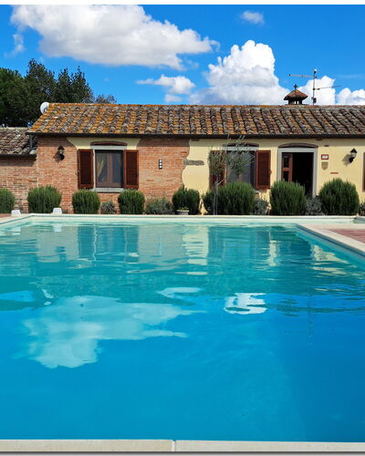 Villetta Di Cortona: Water, Cloud, Plant, Sky, Building, Swimming Pool, Nature, Azure, Window, Chair