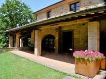 Accommodation:&nbsp;Carbonaia