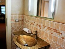 Accommodation:&nbsp;Carbonaia