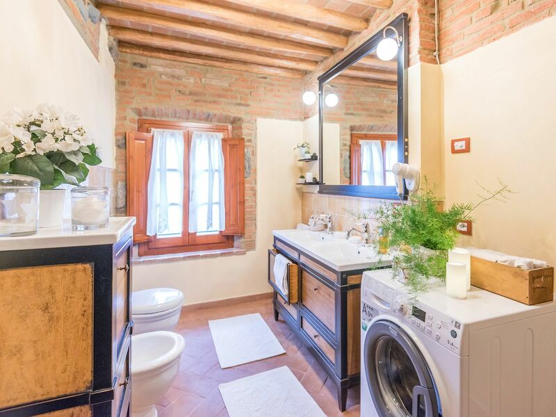 Accommodation:&nbsp;Ambra