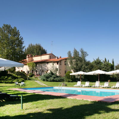 Agriturismo Girasole: Swimming Pool, Resort, Property, Leisure, Shade, Leisure Centre, Real Estate, Building, Estate, House