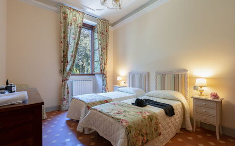 Il Marchese Di Ronta: Bedroom, Bed, Room, Furniture, Property, Bed Sheet, Interior Design, Bed Frame, Floor, Wall