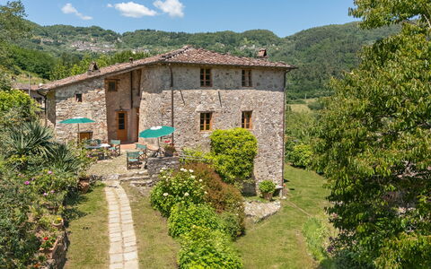 Bottino: Shrub, Rural Area, Cottage, Farmhouse, Garden, Village, Estate, Landscaping, Villa, Mountain Village