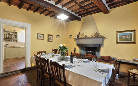 Casa Rosa: Room, Property, Building, Dining Room, Ceiling, Restaurant, Interior Design, Furniture, Real Estate, Table