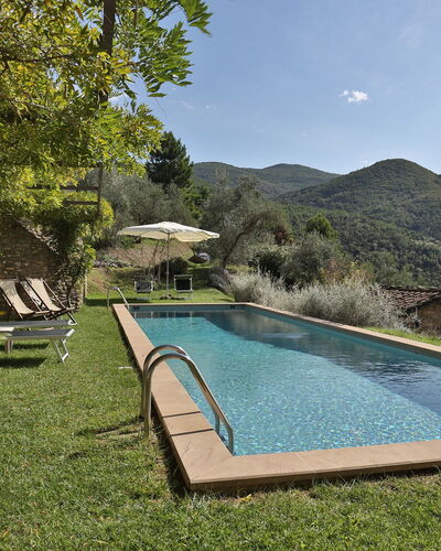 Chiodo: Swimming Pool, Property, Natural Landscape, House, Estate, Real Estate, Grass, Home, Leisure, Building