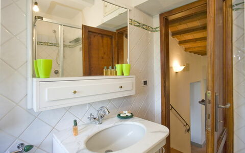 La Fonte: Bathroom, Room, Property, Interior Design, Building, Bathroom Cabinet, Sink, House, Bathroom Accessory, Bathtub