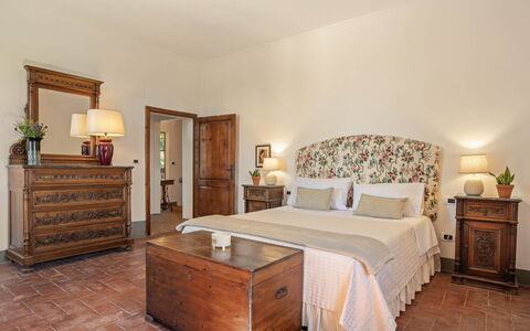 La Fonte: Furniture, Interior Design, Flooring, Wall, Bedroom, Wood, Bed, Floor, Room, Drawer