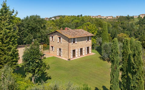 La Fonte: Grass, Tree, Shrub, House, Landscape, Home, Rural Area, Land Lot, Plain