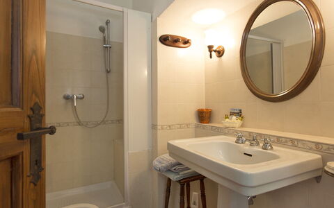 Malmantile: Bathroom, Room, Tap, Property, Sink, Bathroom Sink, Bathroom Cabinet, Bathroom Accessory, Interior Design, Wall