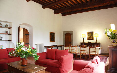 Malmantile: Room, Property, Living Room, Building, Furniture, Interior Design, House, Ceiling, Real Estate, Home