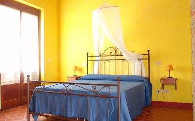Accommodation:&nbsp;First Floor Apartment