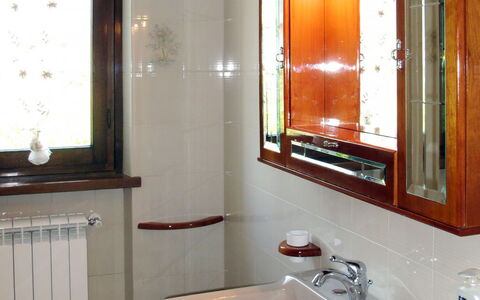 Emilia: Bathroom Sink, Plumbing Fixture, Sink, Bathroom, Interior Design, Mirror, Flooring, Tap, Floor, Plumbing