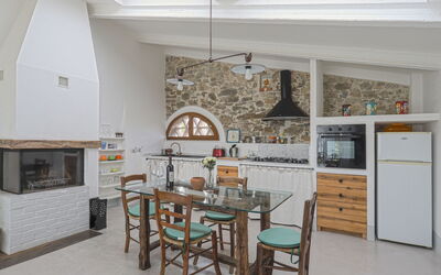 Accommodation:&nbsp;Lunaria 651.1